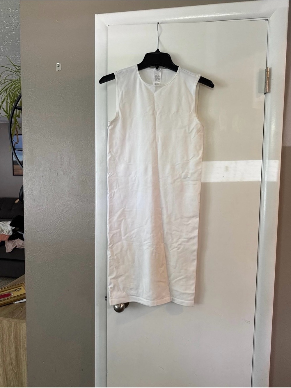 Wilford Sheath Sleeveless White Body Con Dress - Classic Minimal Style Size L